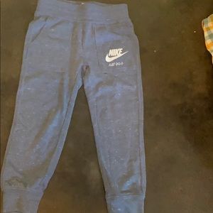 Nike joggers size 3t